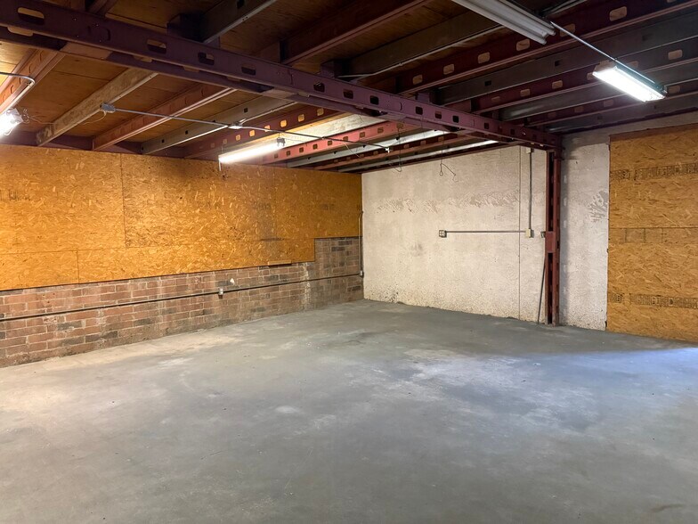 More Photos Of 10729 N 19th Ave, Phoenix Warehouse For Lease