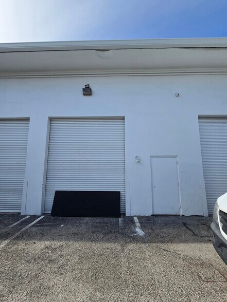 More Photos Of 11917-11929 W Sample Rd, Coral Springs Warehouse For Lease