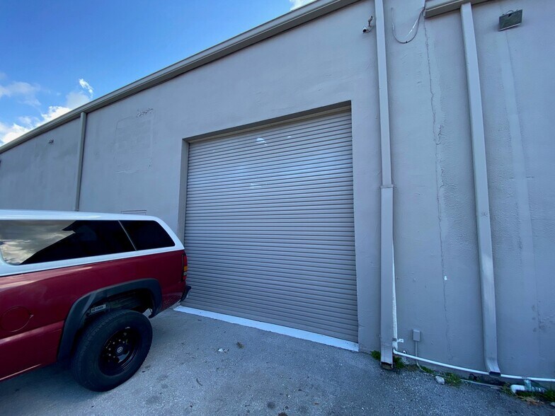 More Photos Of 3700-3758 SE Dixie Hwy, Stuart General Retail For Lease