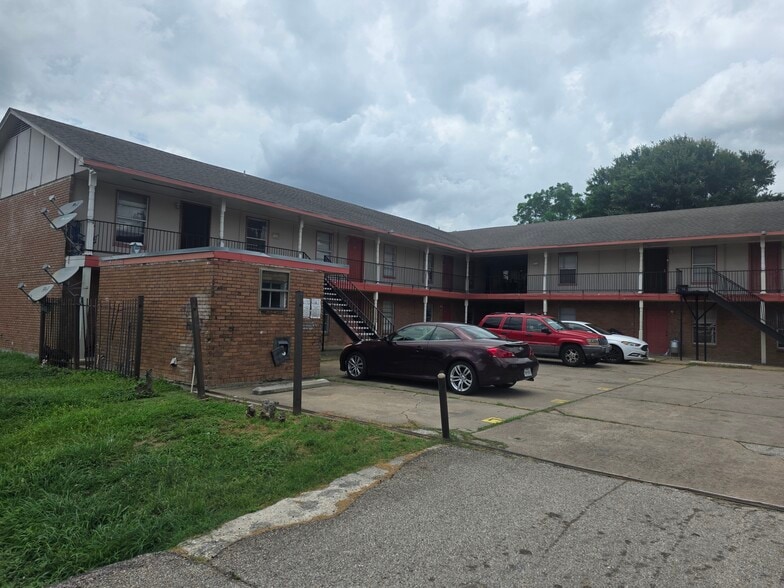 More Photos Of 3557 Rebecca St, Houston Apartments For Sale