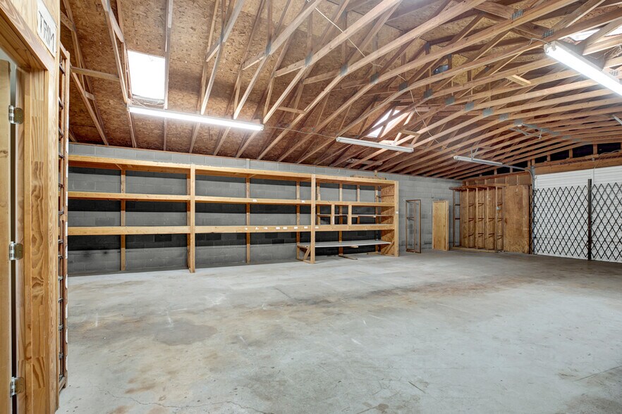 More Photos Of 218 Deborah Dr, New Braunfels Warehouse For Lease