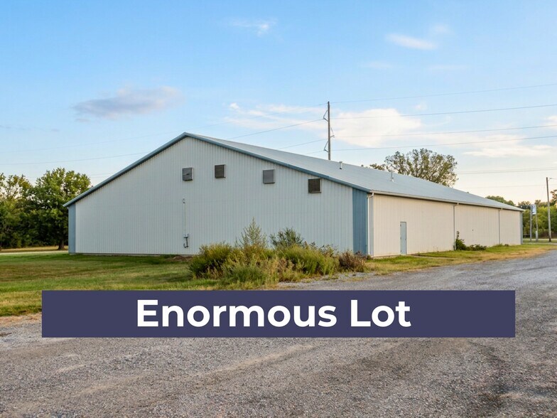 More Photos Of 311 W St. John St, Litchfield Sports And Entertainment For Sale
