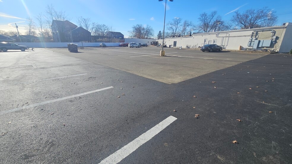 More Photos Of 564-594 Success Ave, Stratford Freestanding For Lease