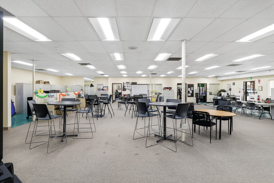 More Photos Of 8807 Thornton Rd, Stockton Storefront Retail Office For Lease