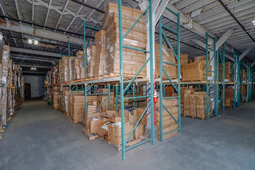 More Photos Of 827 Douglas Ave, Portsmouth Warehouse For Lease