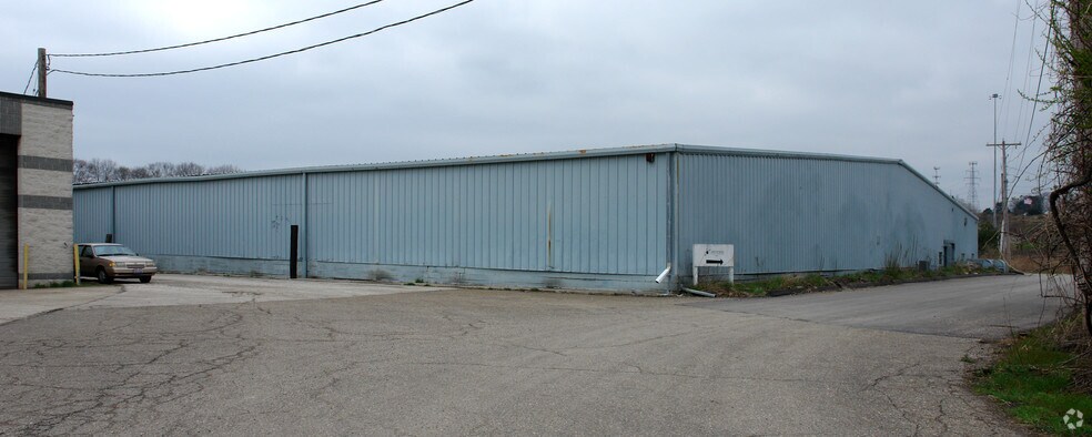 More Photos Of 2550 Gilchrist Rd, Akron Warehouse For Sale