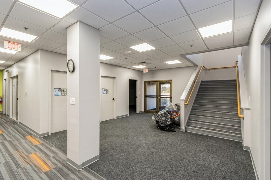More Photos Of 2834 Northgate Dr, Iowa City Office For Lease