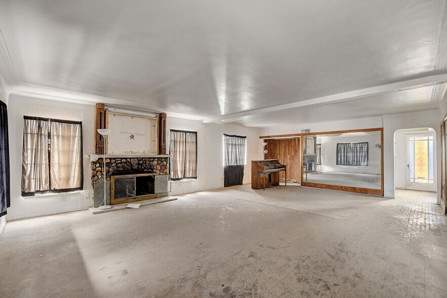 More Photos Of 901 E Ogden Ave, Las Vegas General Retail For Sale