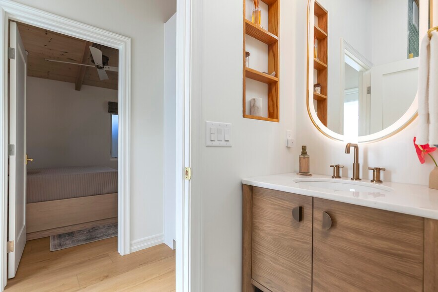 More Photos Of 3795 Ocean Front Walk, San Diego Apartments For Sale