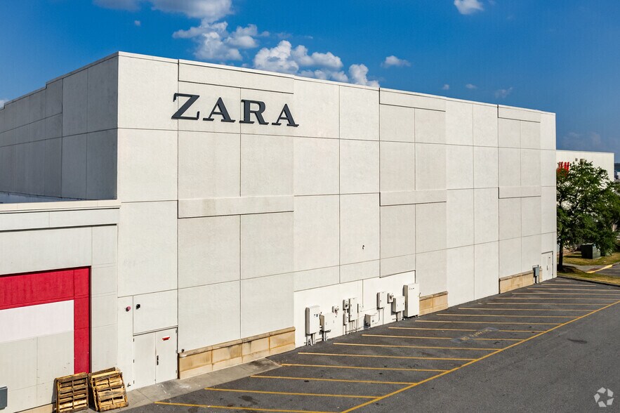 More Photos Of 8001 S Orange Blossom Trl, Orlando Department Store For Lease