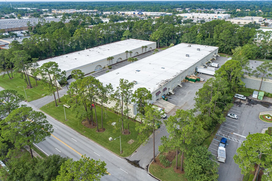 More Photos Of 7970 Bayberry Rd, Jacksonville Warehouse For Lease