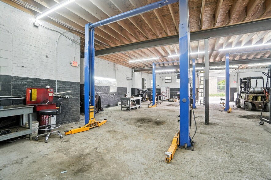 More Photos Of 603 S Broadway St, Dayton Warehouse For Sale