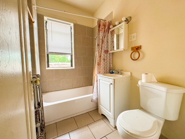 More Photos Of 7349 N Damen Ave, Chicago Apartments For Sale