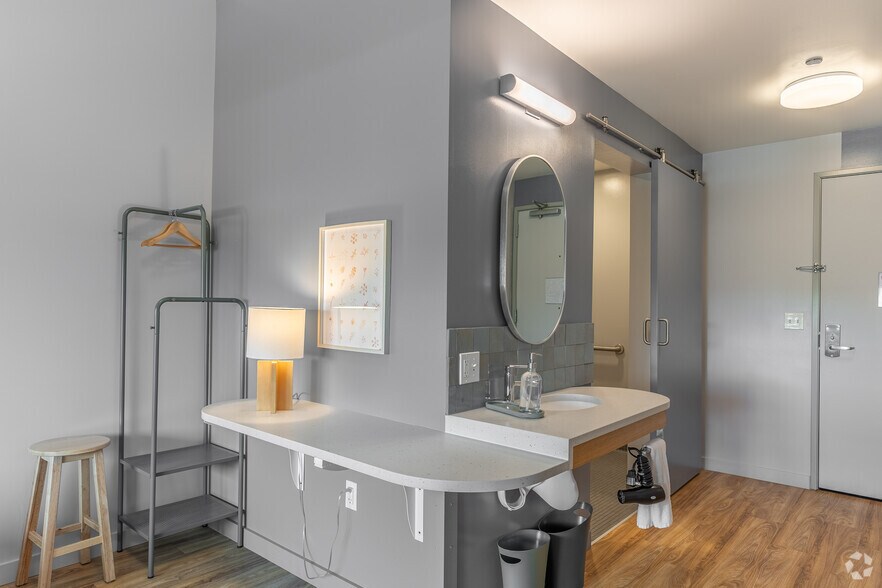 More Photos Of 1616 E Burnside St, Portland Hotel For Sale