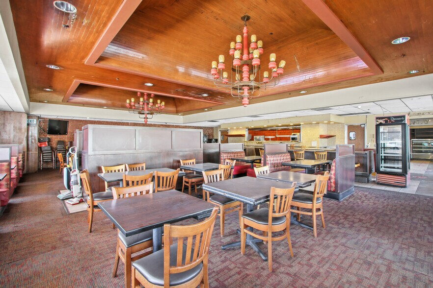 More Photos Of 1433 Wilshire Blvd, Santa Monica Restaurant For Lease