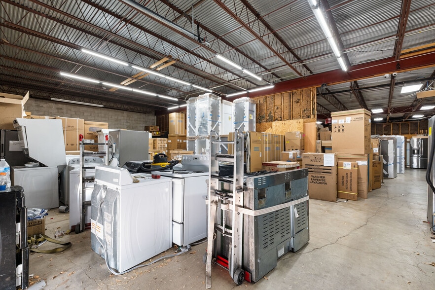 More Photos Of 3101 N 10th St, McAllen General Retail For Lease