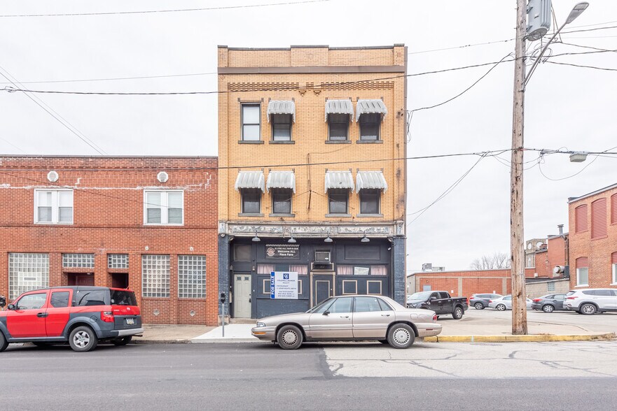 Primary Photo Of 107 2nd St, Monongahela Restaurant For Sale
