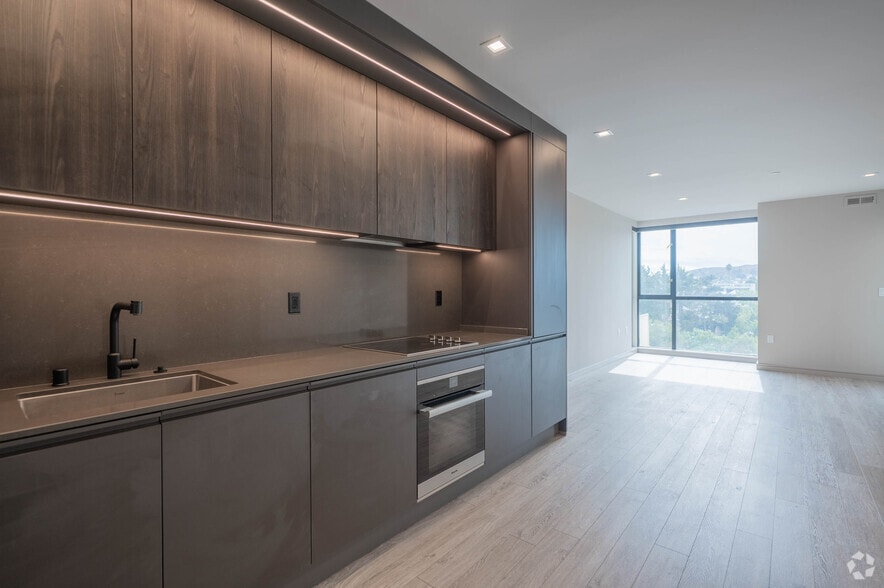 More Photos Of 793 S Van Ness Ave, San Francisco Apartments For Lease