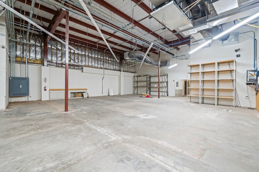 More Photos Of 7705 Quaker Ave, Lubbock Freestanding For Lease