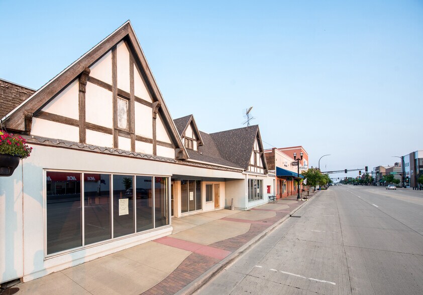 More Photos Of 405 Broadway St, Alexandria Storefront For Sale