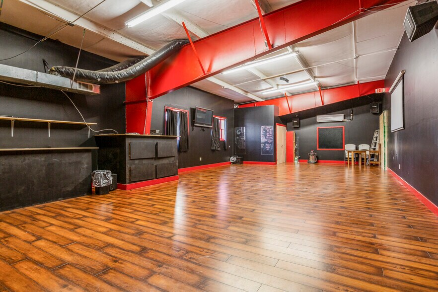 More Photos Of 11515 Highway 31, Sellersburg Light Distribution For Lease