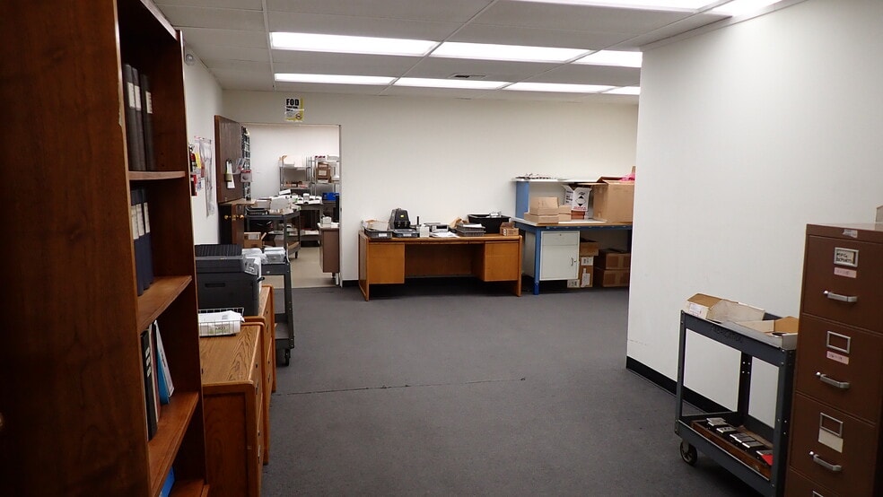 More Photos Of 8626 Wilbur Ave, Northridge Warehouse For Lease