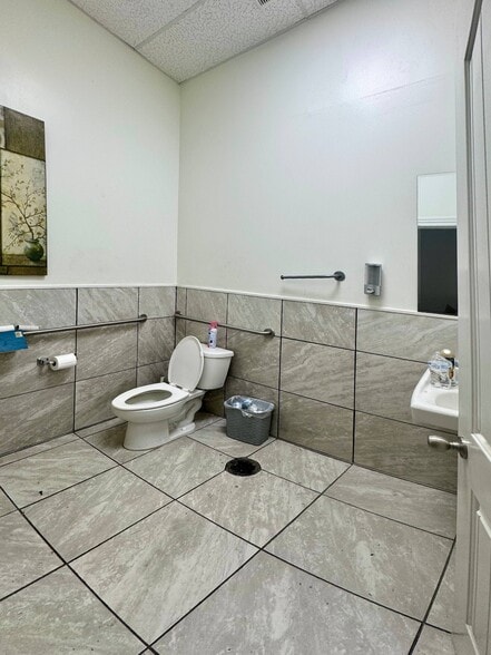 More Photos Of 6404 Industrial Dr, Sachse Warehouse For Sale