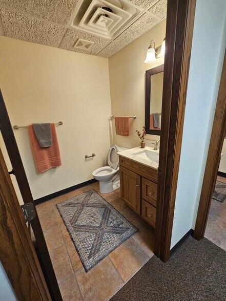 More Photos Of 700-706 Jackson St, Sioux City Office For Sale