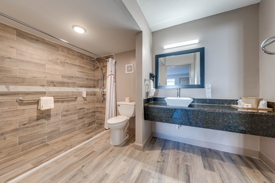 More Photos Of 4624 W Irlo Bronson Memorial Hwy, Kissimmee Hotel For Sale