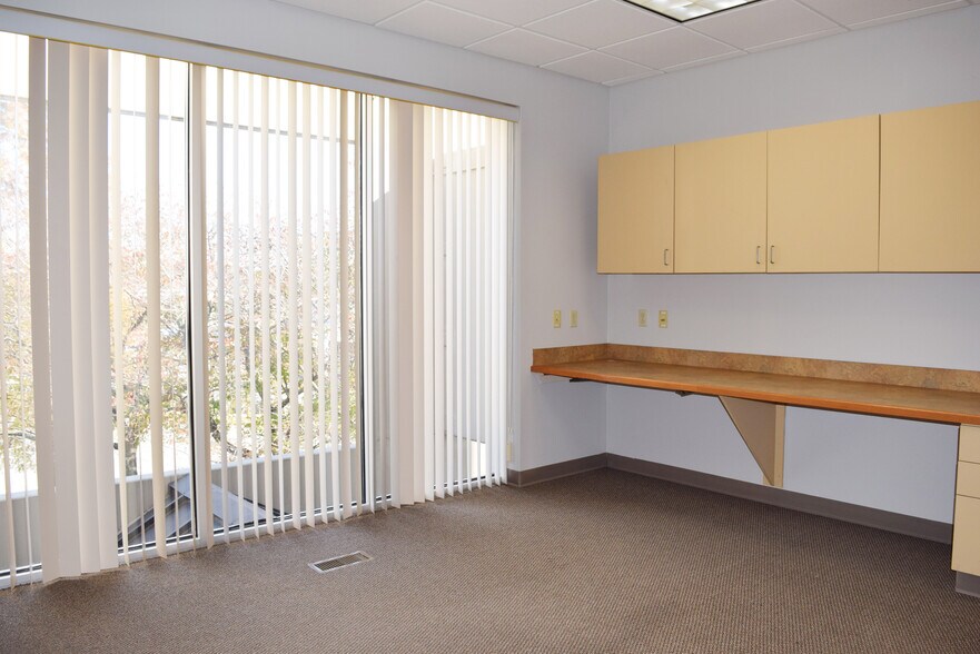 More Photos Of 4700 S Bowman Rd, Little Rock Light Manufacturing For Lease