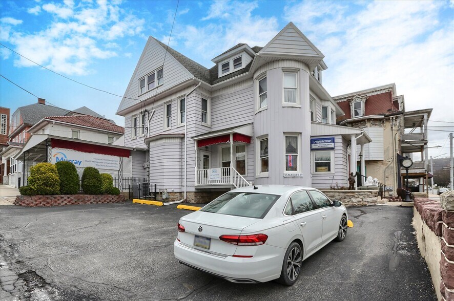 More Photos Of 3 S Market St, Shamokin Flex For Sale