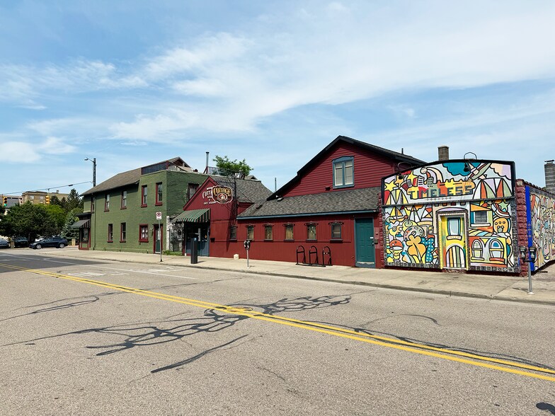 More Photos Of 132 Fulton St, Grand Rapids Restaurant For Lease