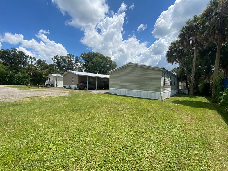 More Photos Of 10850 Cozarts Chalet, Gibsonton Manufactured Housing Mobile Home Park For Sale
