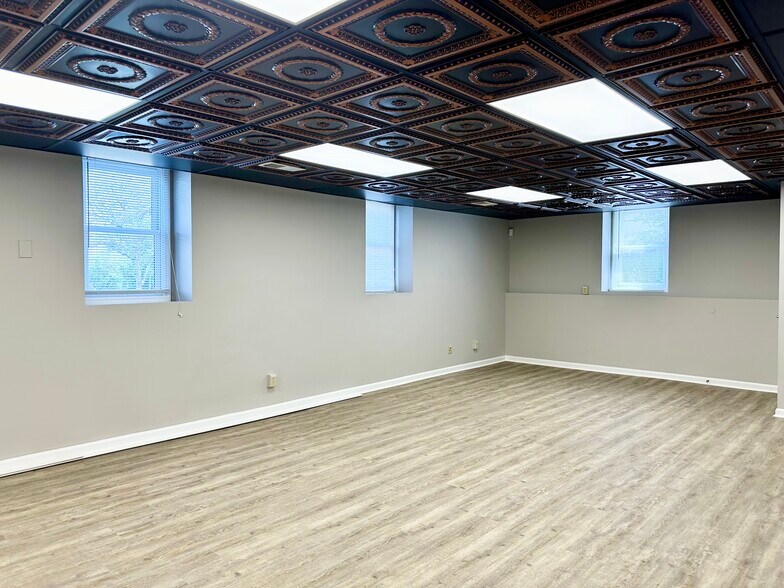 More Photos Of 190 Kings Daughters Dr, Frankfort Office For Sale