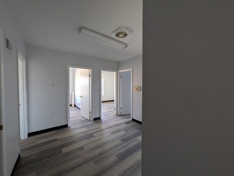 More Photos Of 1434-1436 Chambers Rd, Saint Louis Veterinarian Kennel For Sale