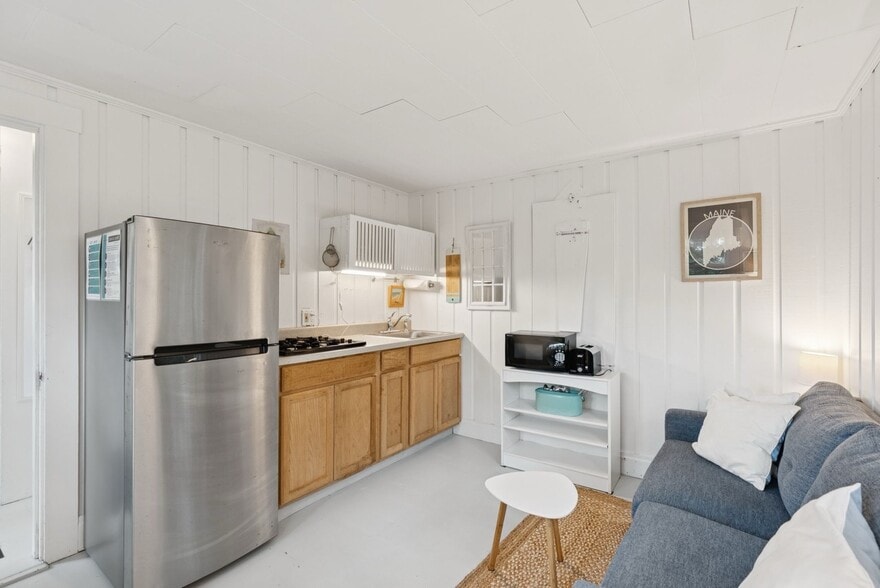 More Photos Of 201 Snowball Hill Rd, New Harbor Hotel For Sale