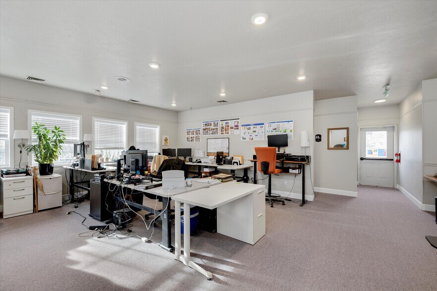 More Photos Of 113 N Elm St, Canby Restaurant For Lease