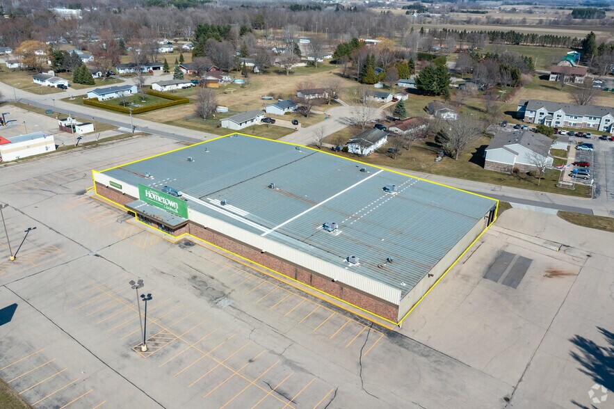 More Photos Of 291 S Main St, Clintonville Freestanding For Sale