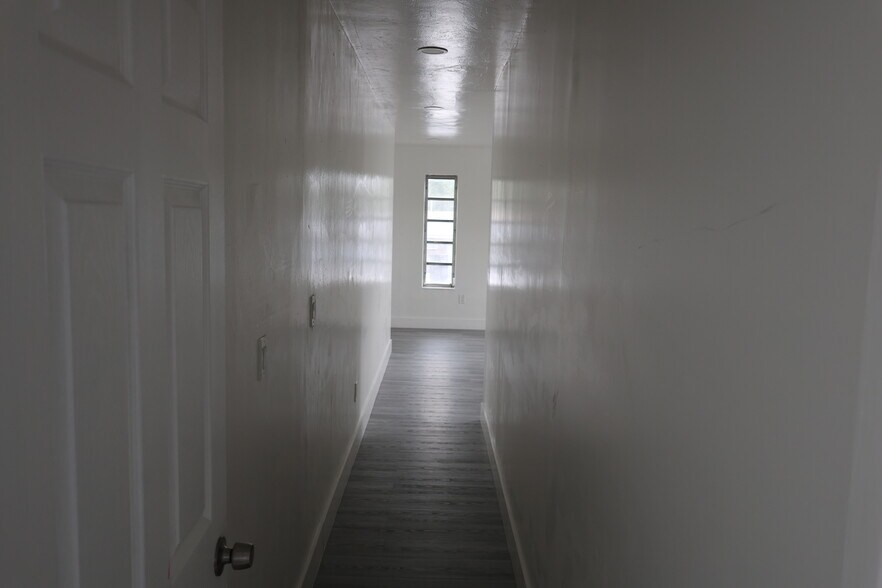 More Photos Of 4634 NW 27th Ave, Miami Freestanding For Lease