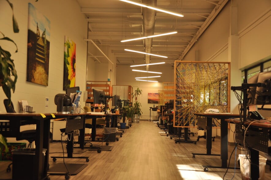 More Photos Of 917 Commerce Cir, Hanahan Warehouse For Lease