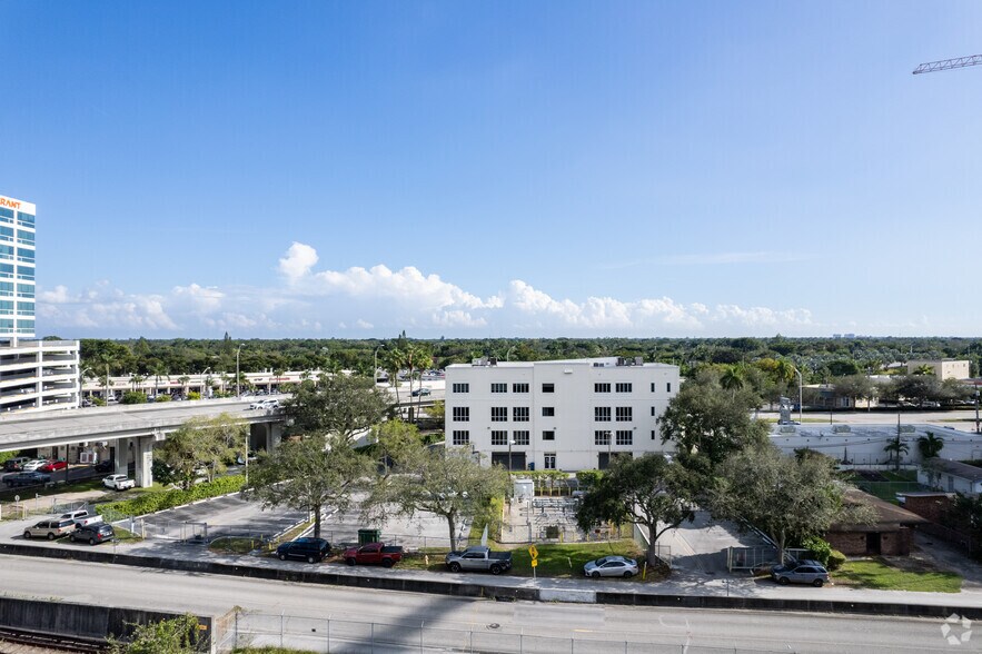 More Photos Of 9480 S Dixie Hwy, Miami Office For Sale