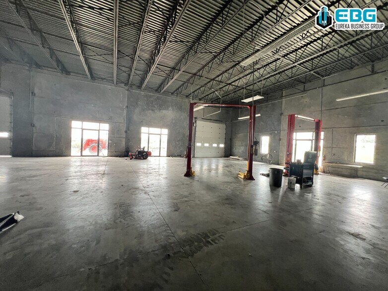 More Photos Of 708 E Houston St, Anna Warehouse For Lease