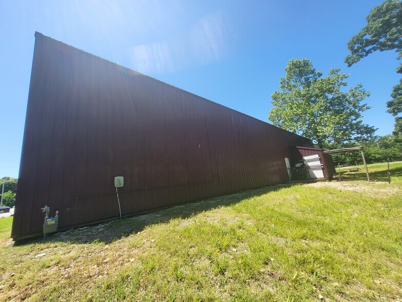 More Photos Of 569 W Valley St, Granby Auto Repair For Lease