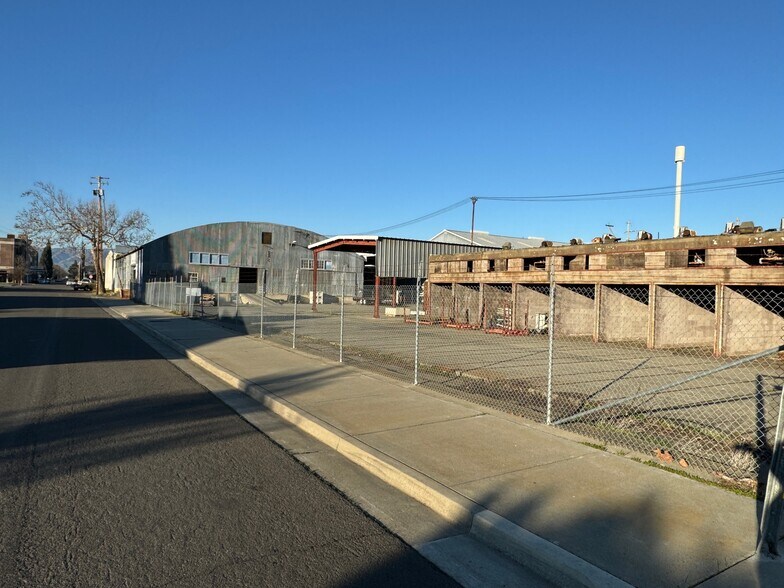 Primary Photo Of 11 E Abbey St, Winters Warehouse For Sale