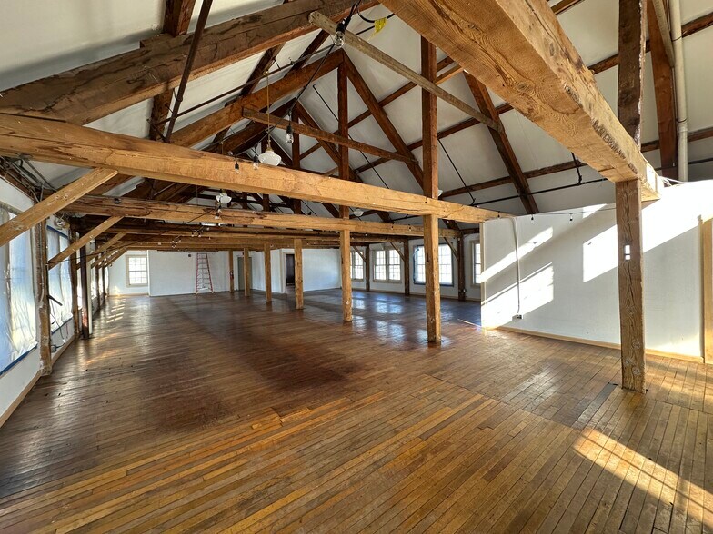 More Photos Of 100-102 Mill Rd, Bridgewater Storefront For Sale