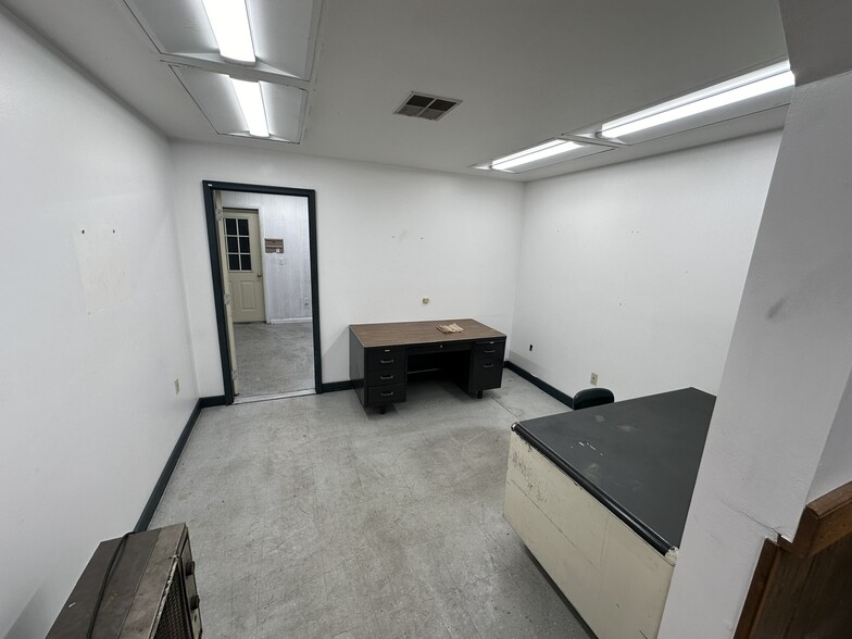 More Photos Of 208 Market St, Cumberland Lumberyard For Sale