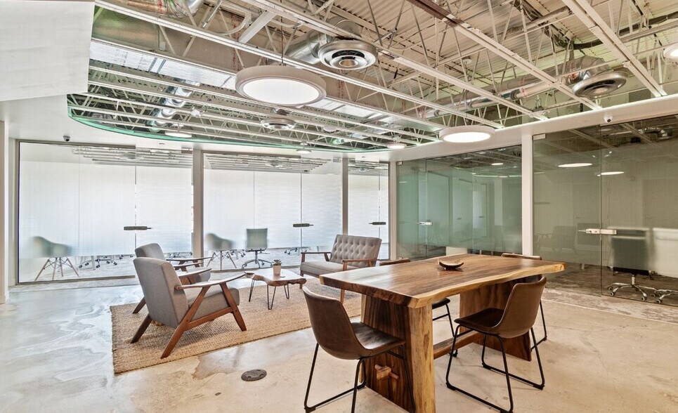 More Photos Of 820 W 41st St, Miami Beach Coworking Space