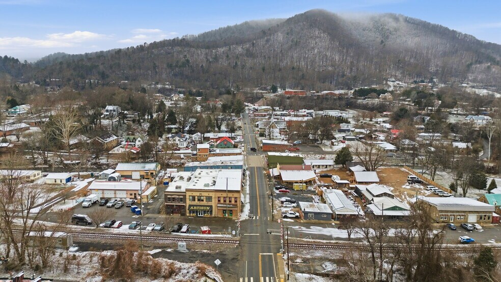 More Photos Of 24 #3 South Andrews Ave, Hot Springs Office For Sale