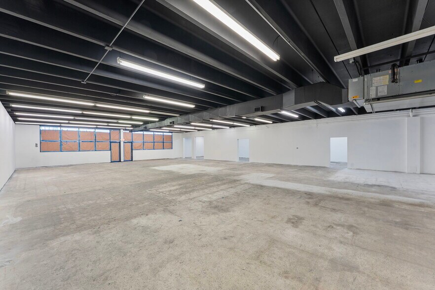 More Photos Of 3156 S Congress Ave, Palm Springs General Retail For Sale