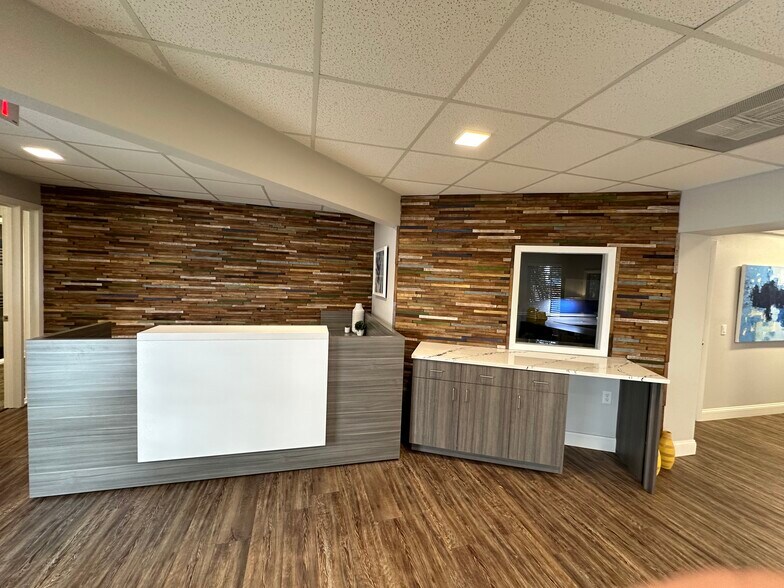 More Photos Of 5721 4th St N, Saint Petersburg Office Residential For Lease